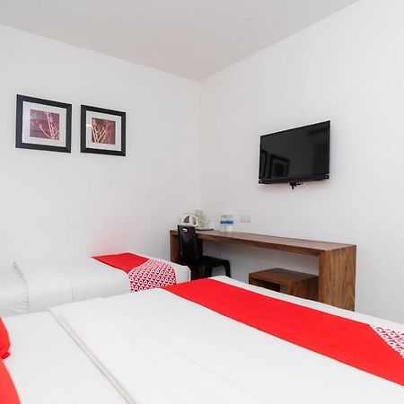 Oyo 89355 Big Big Hotel Johor Bahru Dış mekan fotoğraf