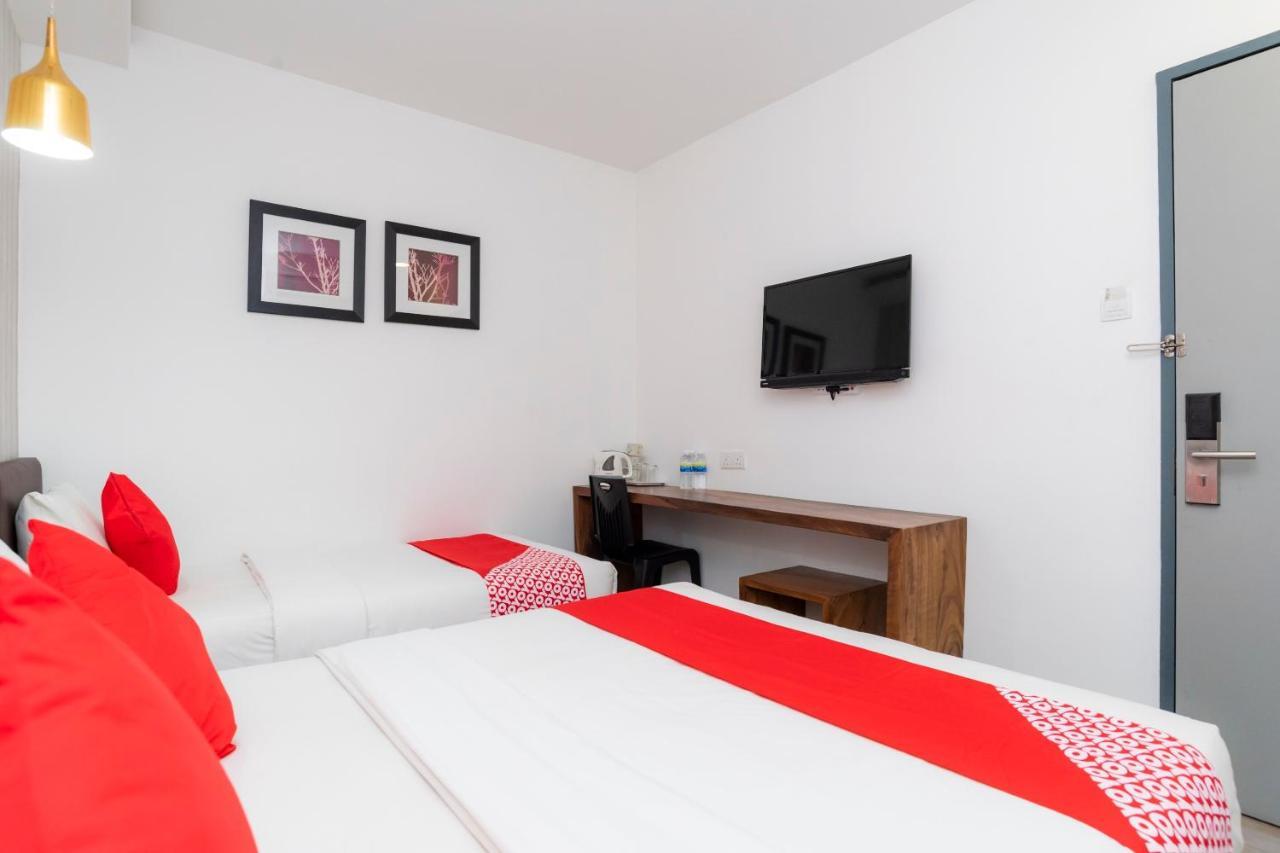 Oyo 89355 Big Big Hotel Johor Bahru Dış mekan fotoğraf