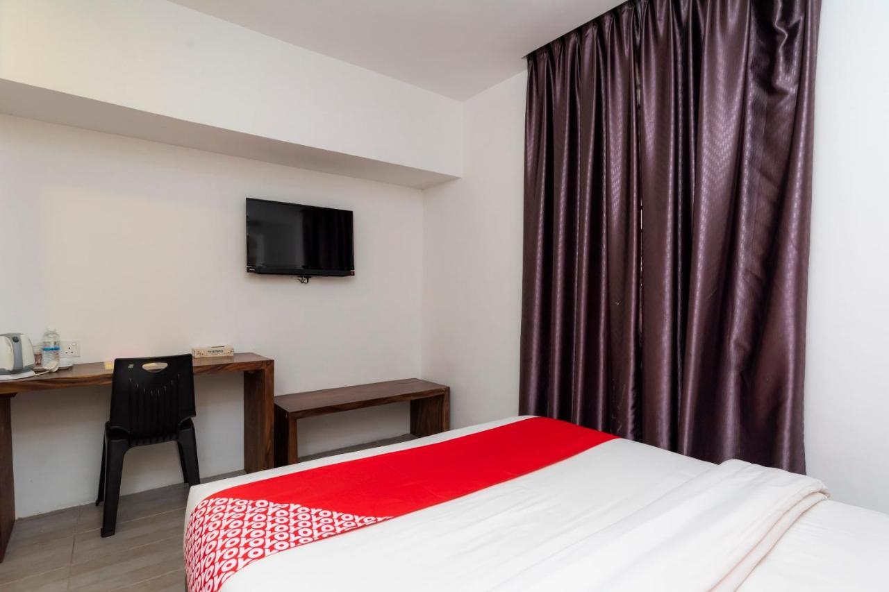 Oyo 89355 Big Big Hotel Johor Bahru Dış mekan fotoğraf