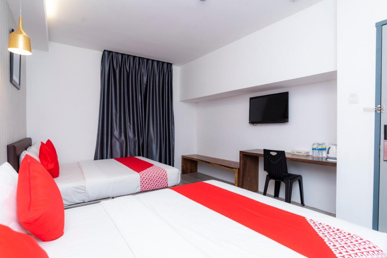 Oyo 89355 Big Big Hotel Johor Bahru Dış mekan fotoğraf