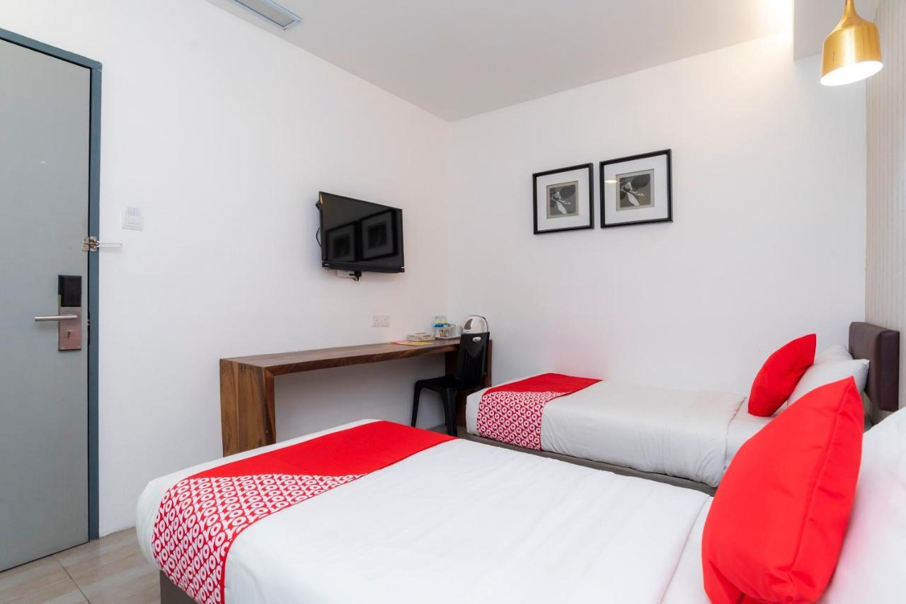 Oyo 89355 Big Big Hotel Johor Bahru Dış mekan fotoğraf