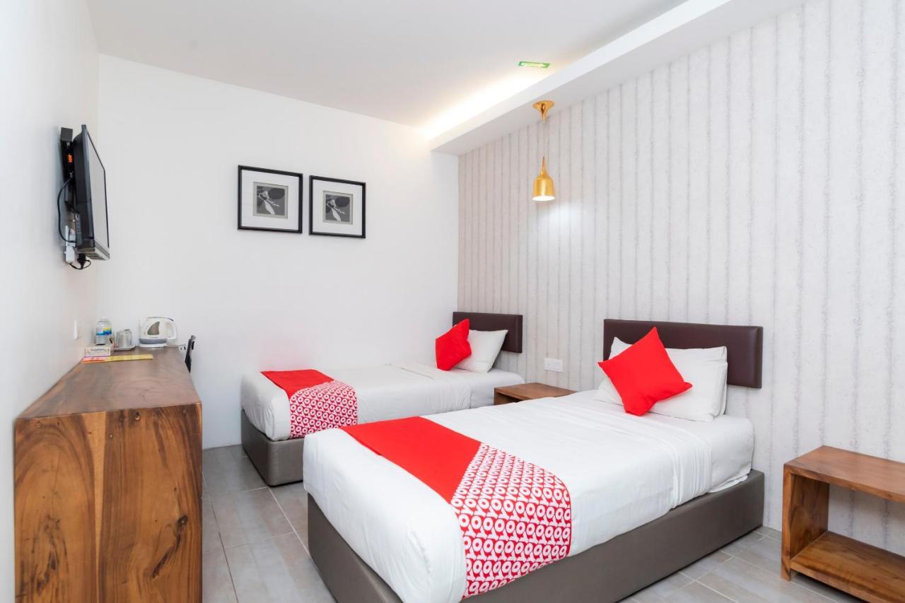Oyo 89355 Big Big Hotel Johor Bahru Dış mekan fotoğraf