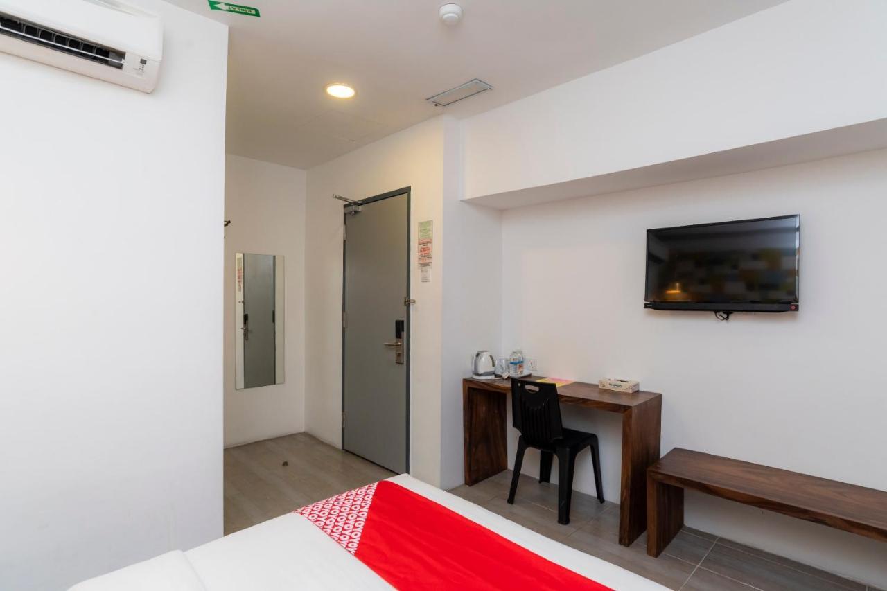 Oyo 89355 Big Big Hotel Johor Bahru Dış mekan fotoğraf