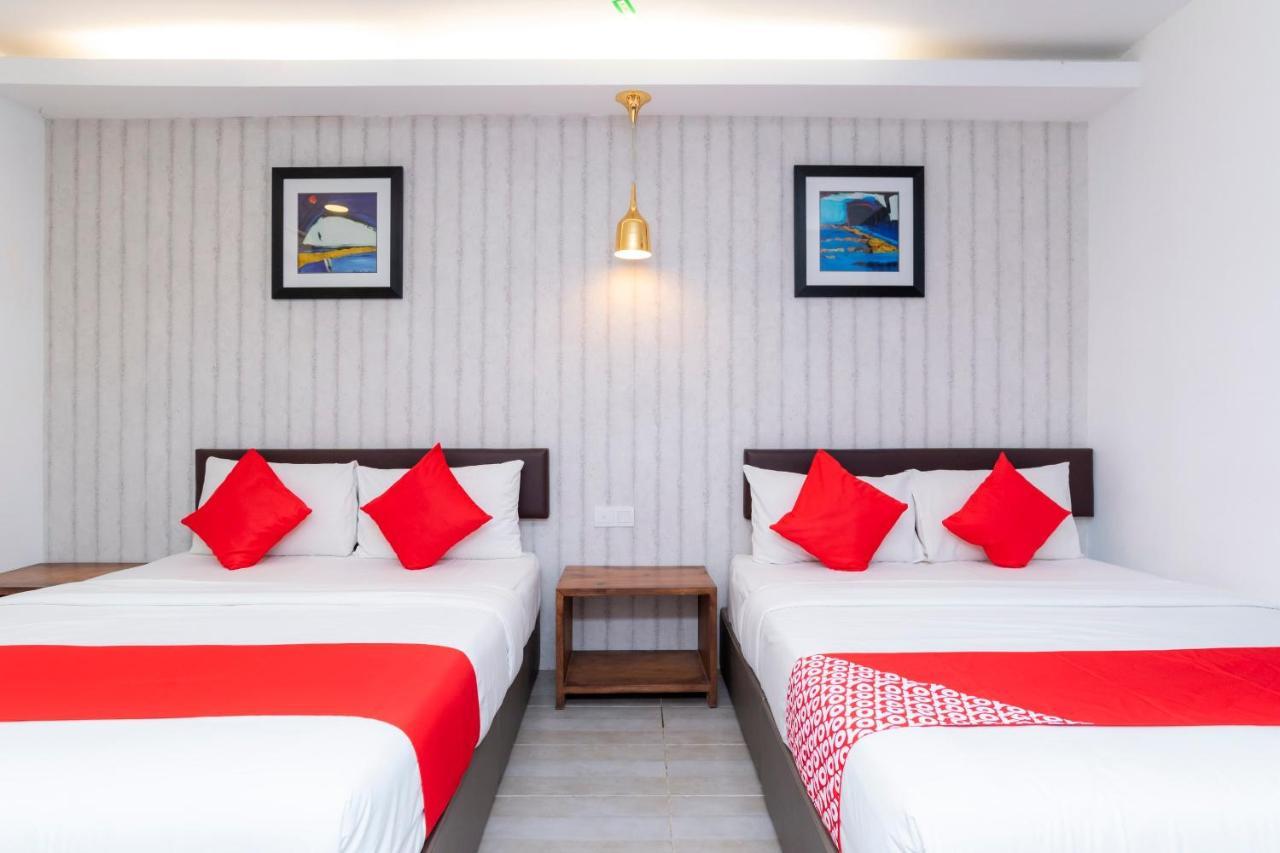 Oyo 89355 Big Big Hotel Johor Bahru Dış mekan fotoğraf