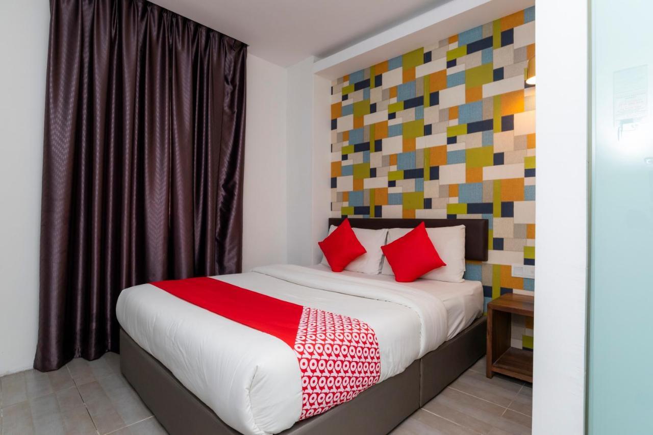 Oyo 89355 Big Big Hotel Johor Bahru Dış mekan fotoğraf