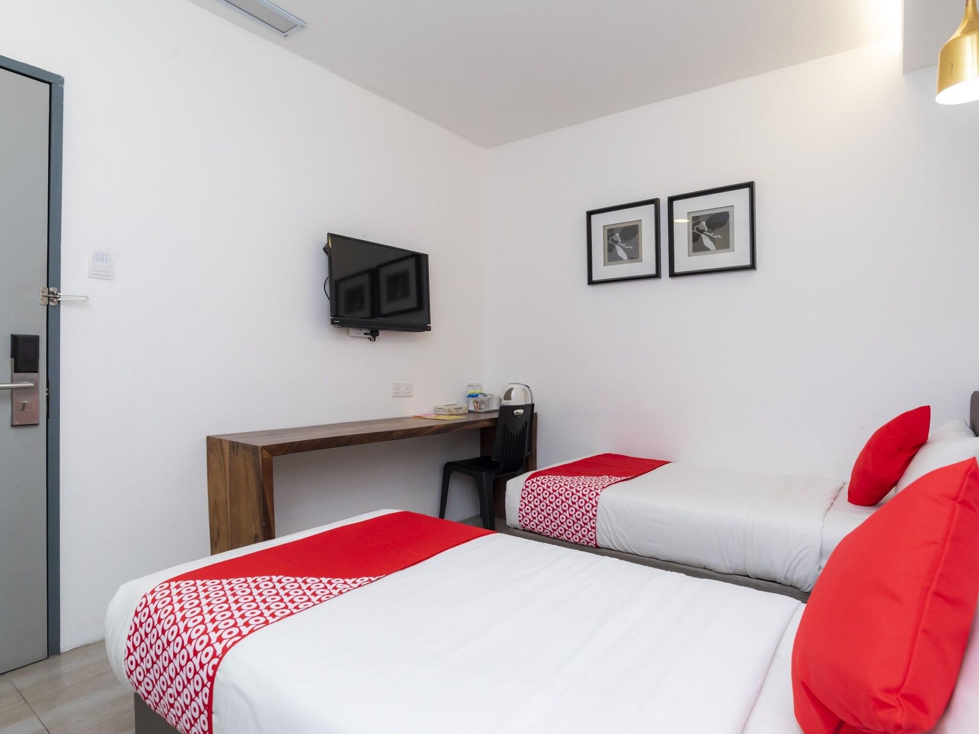 Oyo 89355 Big Big Hotel Johor Bahru Dış mekan fotoğraf